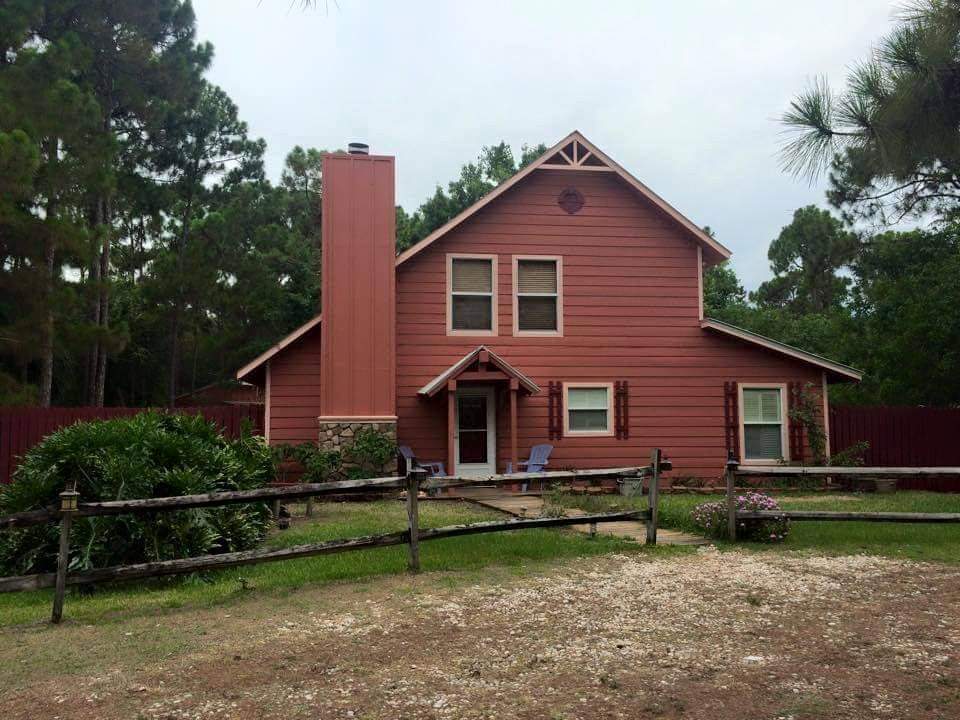 Exterior painter Fort Pierce providing quality painting services for homes and businesses.